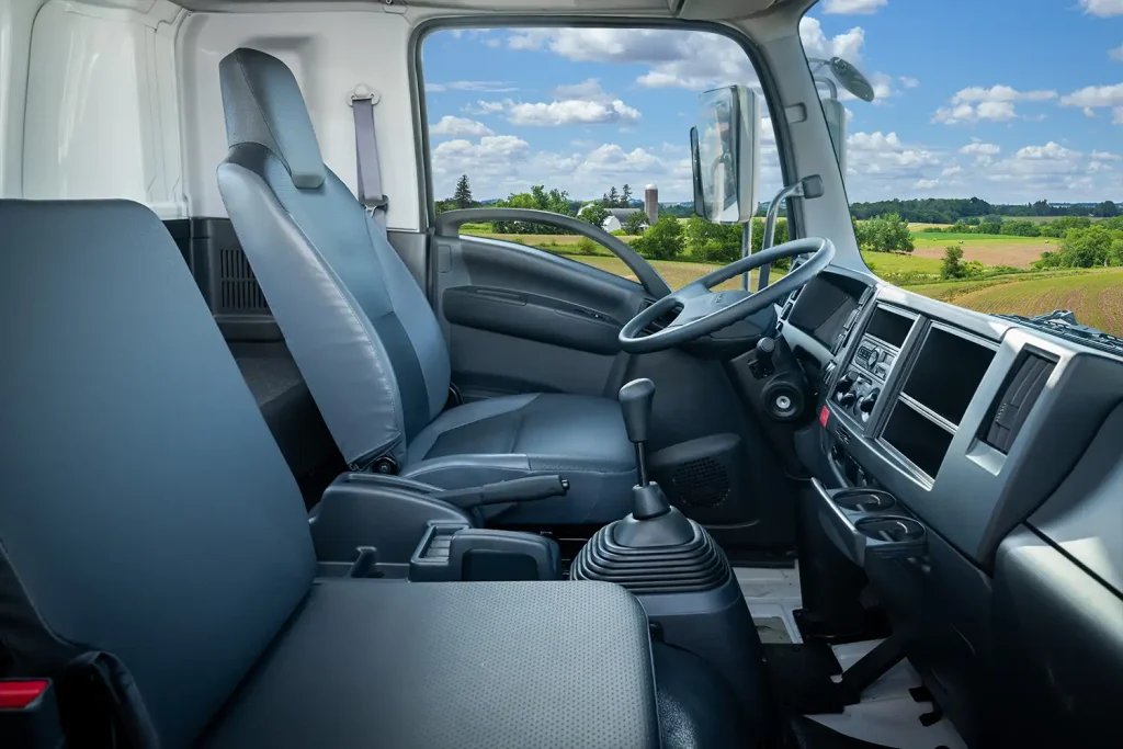 Imagen Del Interior De Isuzu FTR De Asientos Interior De Conductor y Pasajeros