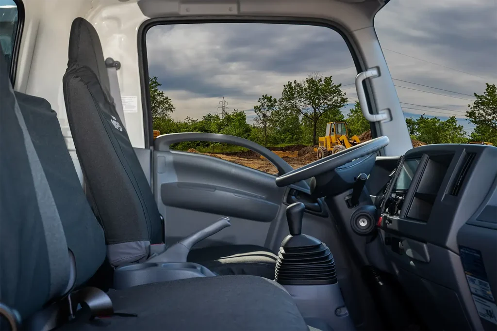 Imagen Del Interior De Isuzu NPS De Asientos Interior De Conductor y Pasajeros